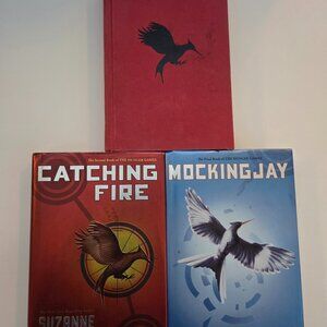 Hunger Games Trilogy Hardcover Set – Suzanne Collins